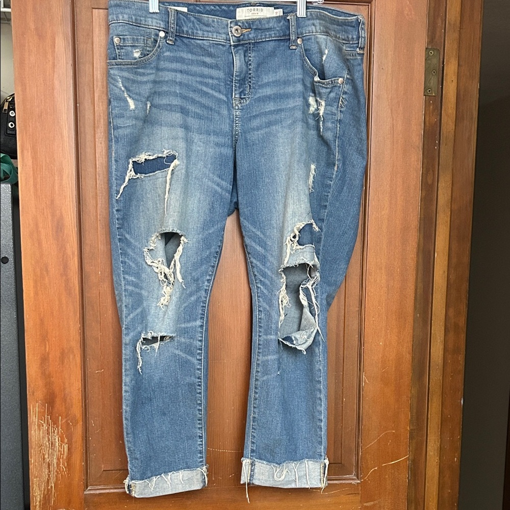 Torrid Blue Denim Distressed Boyfriend Crop Jeans sz 16 womens